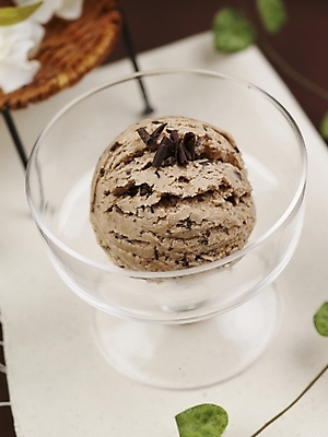 포토 JPG 스튜디오촬영 그릇 꽃 음식 의자 아이스크림 디저트 실내 사람없음 장식 세로 장난감 장미 초콜릿 시럽 유리그릇 믹싱볼 국내포토 식물 식기 가구 유리 파일형식