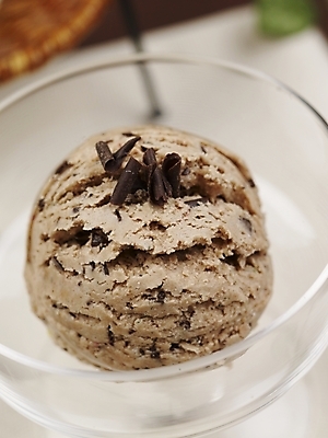 포토 JPG 스튜디오촬영 그릇 음식 아이스크림 디저트 실내 사람없음 세로 초콜릿 시럽 유리그릇 믹싱볼 국내포토 식기 유리 내부 파일형식