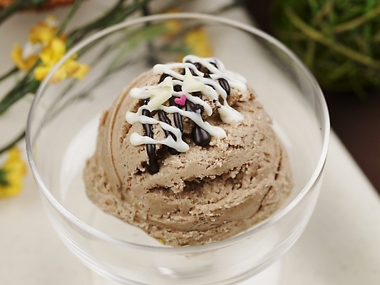 포토 JPG 스튜디오촬영 그릇 음식 아이스크림 디저트 실내 사람없음 가로 초콜릿 시럽 유리그릇 믹싱볼 국내포토 식기 유리 내부 파일형식