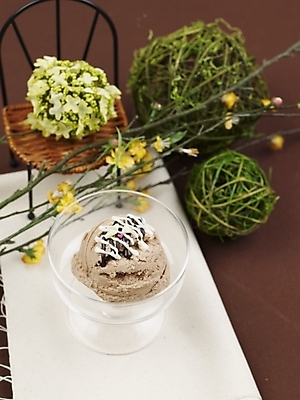 포토 JPG 스튜디오촬영 그릇 꽃 음식 의자 아이스크림 디저트 실내 사람없음 장식 세로 장난감 초콜릿 시럽 유리그릇 믹싱볼 국내포토 식물 식기 가구 유리 내부 파일형식