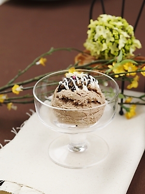 포토 JPG 스튜디오촬영 그릇 꽃 음식 의자 아이스크림 디저트 실내 사람없음 장식 세로 장난감 초콜릿 시럽 유리그릇 믹싱볼 국내포토 식물 식기 가구 유리 내부 파일형식