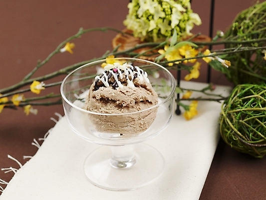 포토 JPG 스튜디오촬영 그릇 꽃 음식 의자 아이스크림 디저트 실내 사람없음 장식 가로 장난감 장미 초콜릿 시럽 유리그릇 믹싱볼 국내포토 식물 식기 가구 유리 내부 파일형식