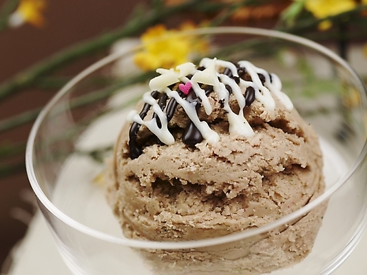 포토 JPG 스튜디오촬영 그릇 꽃 음식 의자 아이스크림 디저트 실내 사람없음 장식 가로 장난감 초콜릿 시럽 유리그릇 믹싱볼 국내포토 식물 식기 가구 유리 내부 파일형식