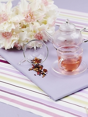 포토 JPG 스튜디오촬영 꽃 음료 음식 주전자 잔 실내 사람없음 장식 세로 장미 차 찻잔 찻주전자 유리주전자 국내포토 식물 식기 유리 주방용품 내부 파일형식