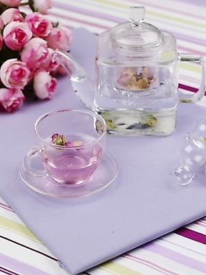 포토 JPG 스튜디오촬영 꽃 음료 음식 분홍색 주전자 잔 실내 사람없음 장식 세로 장미 차 찻잔 찻주전자 유리주전자 장미차 국내포토 식물 식기 컬러 유리 주방용품 내부 꽃차 파일형식