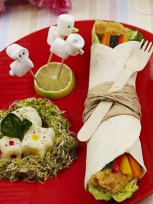 포토 JPG 스튜디오촬영 그릇 접시 음식 분홍색 포크 채소 오렌지 서양음식 실내 근접촬영 사람없음 빨간색 세로 하이앵글 노란색 치킨 타코 마시멜로우 국내포토 식기 뷰포인트 컬러 과일 디저트 내부 닭고기요리 파일형식