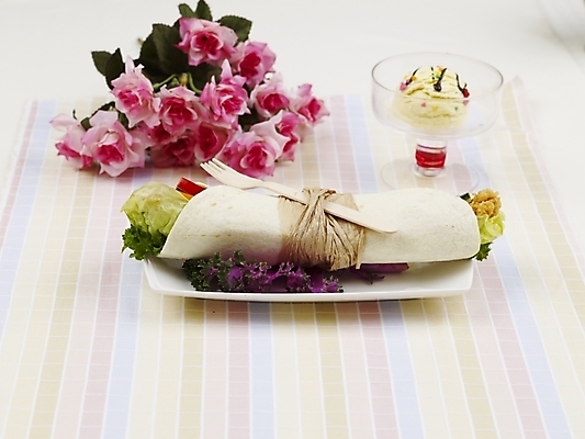 포토 JPG 스튜디오촬영 그릇 접시 꽃 음식 분홍색 채소 아이스크림 서양음식 실내 근접촬영 사람없음 장식 가로 빨간색 치킨 타코 국내포토 식물 식기 뷰포인트 컬러 디저트 내부 닭고기요리 파일형식