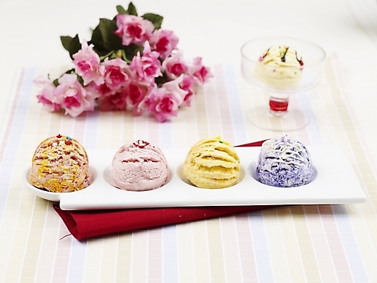 포토 JPG 스튜디오촬영 그릇 접시 꽃 음식 분홍색 아이스크림 디저트 실내 근접촬영 사람없음 장식 가로 국내포토 식물 식기 뷰포인트 컬러 내부 파일형식