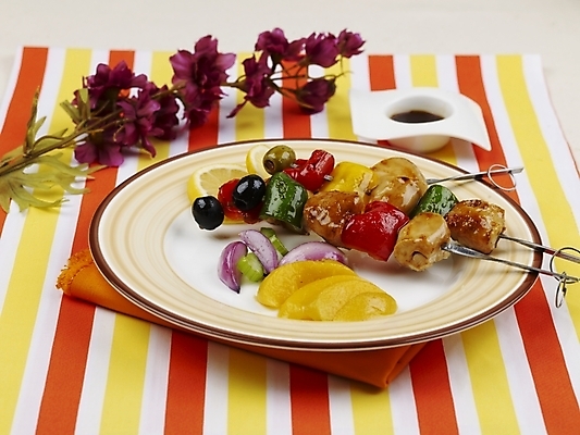 포토 JPG 스튜디오촬영 그릇 접시 꽃 음식 오렌지 피망 서양음식 실내 사람없음 장식 가로 초록색 노란색 꼬치 안주 간장 종지 꼬치요리 황도 국내포토 식물 식기 컬러 채소 과일 요리 내부 양념 복숭아 파일형식