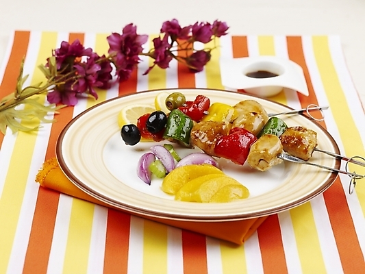 포토 JPG 스튜디오촬영 그릇 접시 꽃 음식 오렌지 피망 서양음식 실내 사람없음 장식 가로 초록색 노란색 꼬치 안주 간장 종지 꼬치요리 황도 국내포토 식물 식기 컬러 채소 과일 요리 내부 양념 복숭아 파일형식