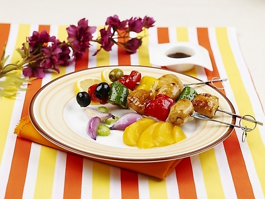 포토 JPG 스튜디오촬영 그릇 접시 꽃 음식 오렌지 피망 서양음식 실내 사람없음 장식 가로 초록색 노란색 꼬치 안주 간장 종지 꼬치요리 황도 국내포토 식물 식기 컬러 채소 과일 요리 내부 양념 복숭아 파일형식