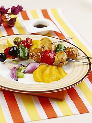 포토 JPG 스튜디오촬영 그릇 접시 꽃 음식 오렌지 피망 서양음식 실내 사람없음 장식 초록색 노란색 꼬치 안주 간장 종지 꼬치요리 황도 국내포토 식물 식기 컬러 채소 과일 요리 내부 양념 복숭아 파일형식