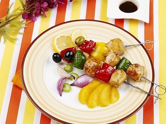 포토 JPG 스튜디오촬영 그릇 접시 꽃 음식 오렌지 피망 서양음식 실내 사람없음 장식 가로 초록색 노란색 꼬치 안주 간장 종지 꼬치요리 황도 국내포토 식물 식기 컬러 채소 과일 요리 내부 양념 복숭아 파일형식