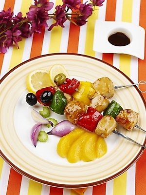 포토 JPG 스튜디오촬영 그릇 접시 꽃 음식 오렌지 피망 서양음식 실내 사람없음 장식 세로 초록색 노란색 꼬치 안주 간장 종지 꼬치요리 황도 국내포토 식물 식기 컬러 채소 과일 요리 내부 양념 복숭아 파일형식