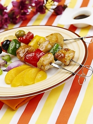 포토 JPG 스튜디오촬영 그릇 접시 꽃 음식 오렌지 피망 서양음식 실내 사람없음 장식 세로 초록색 노란색 꼬치 안주 간장 종지 꼬치요리 황도 국내포토 식물 식기 컬러 채소 과일 요리 내부 양념 복숭아 파일형식