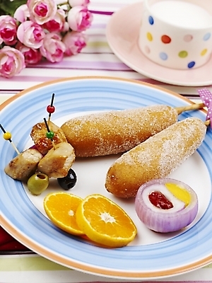 포토 JPG 스튜디오촬영 그릇 접시 꽃 음식 포크 오렌지 디저트 실내 근접촬영 사람없음 장식 세로 우유 머그컵 식탁보 양념 케첩 머스터드 핫도그 이쑤시개 오이피클 국내포토 식물 식기 뷰포인트 과일 유제품 패스트푸드 내부 컵 소스_음식 피클 파일형식