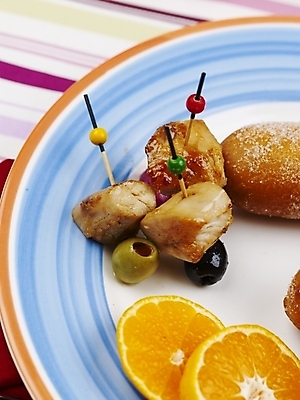 포토 JPG 스튜디오촬영 그릇 접시 음식 오렌지 과일 디저트 실내 근접촬영 사람없음 장식 세로 닭고기 우유 식탁보 양념 케첩 머스터드 안주 핫도그 이쑤시개 국내포토 식기 뷰포인트 유제품 패스트푸드 육류 내부 소스_음식 파일형식