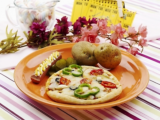 포토 JPG 스튜디오촬영 그릇 접시 꽃 음료 음식 피망 감자 피자 서양음식 실내 사람없음 장식 가로 노란색 주스 감자튀김 소시지 계획표 오렌지주스 피클 마시멜로우 음식데코레이션 국내포토 식물 식기 컬러 채소 디저트 패스트푸드 내부 튀김 가공식품 계획 과일주스 절임 파일형식