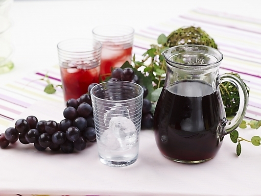 포토 JPG 스튜디오촬영 음료 음식 과일 포도 잔 실내 근접촬영 사람없음 가로 빨간색 초록색 얼음 주스 과일주스 포도주스 국내포토 자연요소 식기 뷰포인트 컬러 내부 파일형식