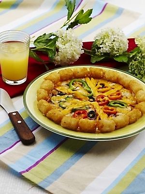 포토 JPG 스튜디오촬영 그릇 접시 꽃 음식 나비 피자 서양음식 실내 근접촬영 사람없음 장식 세로 오렌지주스 피자칼 국내포토 식물 식기 뷰포인트 곤충 주방용품 패스트푸드 내부 과일주스 파일형식