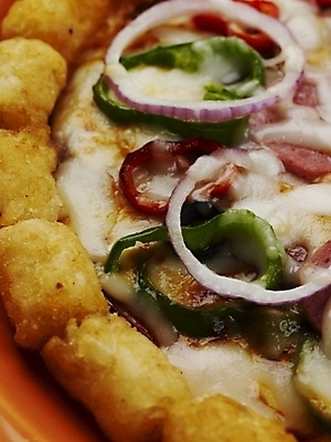 포토 JPG 스튜디오촬영 그릇 접시 음식 피망 피자 서양음식 실내 근접촬영 사람없음 장식 세로 초록색 검은색 국내포토 식기 뷰포인트 컬러 채소 패스트푸드 내부 파일형식