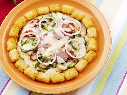 포토 JPG 스튜디오촬영 그릇 접시 음식 피망 피자 서양음식 실내 근접촬영 사람없음 장식 가로 초록색 노란색 검은색 튀김 식탁보 국내포토 식기 뷰포인트 컬러 채소 패스트푸드 내부 파일형식