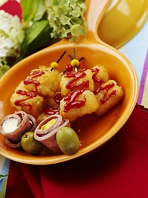 포토 JPG 스튜디오촬영 그릇 접시 꽃 음식 나비 서양음식 실내 근접촬영 사람없음 장식 빨간색 세로 튀김 안주 튀김꼬치 국내포토 식물 식기 뷰포인트 컬러 곤충 내부 꼬치 파일형식