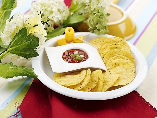 포토 JPG 스튜디오촬영 접시 꽃 음식 디저트 실내 근접촬영 사람없음 가로 빨간색 초록색 안주 칠리소스 나초 국내포토 식물 식기 뷰포인트 컬러 내부 소스_음식 파일형식