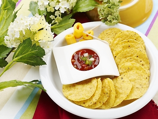 포토 JPG 스튜디오촬영 그릇 접시 꽃 음식 나비 디저트 서양음식 실내 근접촬영 사람없음 장식 가로 빨간색 초록색 튀김 안주 칠리소스 나초 튀김꼬치 국내포토 식물 식기 뷰포인트 컬러 곤충 내부 소스_음식 꼬치 파일형식