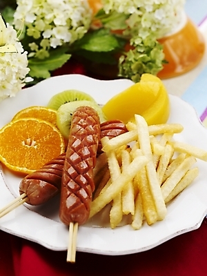 포토 JPG 스튜디오촬영 그릇 접시 꽃 음식 오렌지 과일 패스트푸드 실내 키위 근접촬영 사람없음 장식 세로 감자튀김 소시지 안주 복숭아 국내포토 식물 식기 뷰포인트 감자 내부 튀김 가공식품 인스턴트 파일형식