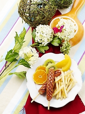 포토 JPG 스튜디오촬영 그릇 접시 꽃 음식 오렌지 과일 패스트푸드 실내 키위 근접촬영 사람없음 장식 세로 감자튀김 소시지 안주 복숭아 국내포토 식물 식기 뷰포인트 감자 내부 튀김 가공식품 인스턴트 파일형식