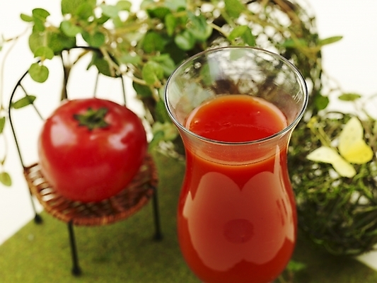 포토 JPG 스튜디오촬영 음료 음식 나비 토마토 채소 잔 실내 근접촬영 사람없음 장식 가로 빨간색 초록색 주스 과일주스 야채주스 덩굴 토마토주스 국내포토 식물 식기 뷰포인트 컬러 곤충 과일 내부 파일형식