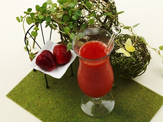 포토 JPG 스튜디오촬영 음료 음식 딸기 잔 실내 사람없음 장식 가로 빨간색 초록색 하이앵글 주스 과일주스 덩굴 딸기주스 국내포토 식물 식기 뷰포인트 컬러 과일 내부 파일형식