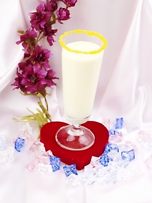 포토 JPG 스튜디오촬영 꽃 음료 음식 잔 실내 사람없음 장식 세로 장미 보라색 얼음 주스 하트 과일주스 바나나주스 국내포토 자연요소 모양 식물 식기 컬러 과일 내부 파일형식