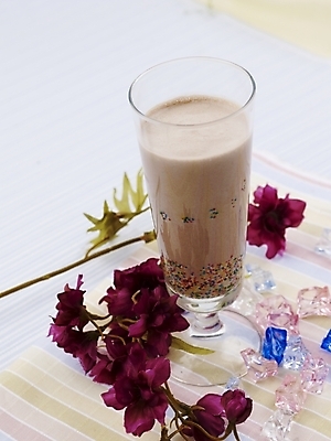 포토 JPG 스튜디오촬영 꽃 커피 음료 음식 잔 실내 근접촬영 사람없음 장식 세로 장미 아이스커피 커피쉐이크 국내포토 식물 식기 뷰포인트 내부 쉐이크 파일형식