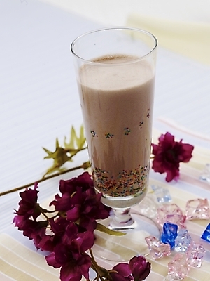 포토 JPG 스튜디오촬영 꽃 커피 음료 음식 잔 실내 근접촬영 사람없음 장식 세로 장미 얼음 아이스커피 커피쉐이크 국내포토 자연요소 식물 식기 뷰포인트 내부 쉐이크 파일형식