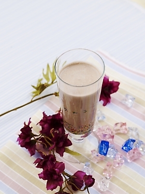 포토 JPG 스튜디오촬영 꽃 커피 음료 음식 잔 실내 근접촬영 사람없음 장식 세로 하이앵글 장미 얼음 아이스커피 커피쉐이크 국내포토 자연요소 식물 식기 뷰포인트 내부 쉐이크 파일형식