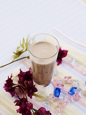 포토 JPG 스튜디오촬영 꽃 커피 음료 음식 잔 실내 근접촬영 사람없음 세로 하이앵글 얼음 식탁보 아이스커피 국내포토 자연요소 식물 식기 뷰포인트 내부 파일형식