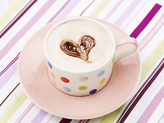 포토 JPG 스튜디오촬영 그릇 접시 커피 음료 음식 잔 실내 누끼 근접촬영 사람없음 컵 가로 하이앵글 컬러풀 줄무늬 거품 식탁보 하트 크림 카푸치노 라떼아트 국내포토 모양 식기 뷰포인트 컬러 무늬 내부 그림 라떼 파일형식