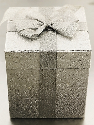 포토 JPG 스튜디오촬영 리본 실내 선물 근접촬영 사람없음 장식 세로 선물상자 상자 오브젝트 국내포토 뷰포인트 내부 파일형식