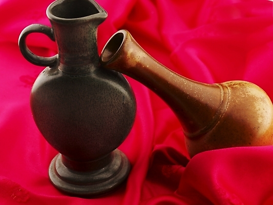 포토 JPG 스튜디오촬영 술병 실내 근접촬영 사람없음 가로 빨간색 도자기 도자기공예 오브젝트 호리병 국내포토 뷰포인트 컬러 병_용기 주류 내부 공예 파일형식