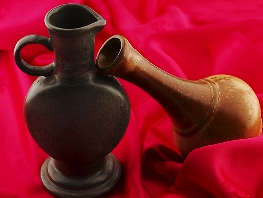 포토 JPG 스튜디오촬영 주전자 술병 실내 근접촬영 사람없음 가로 빨간색 도자기 도자기공예 오브젝트 호리병 국내포토 뷰포인트 컬러 주방용품 병_용기 주류 내부 공예 파일형식