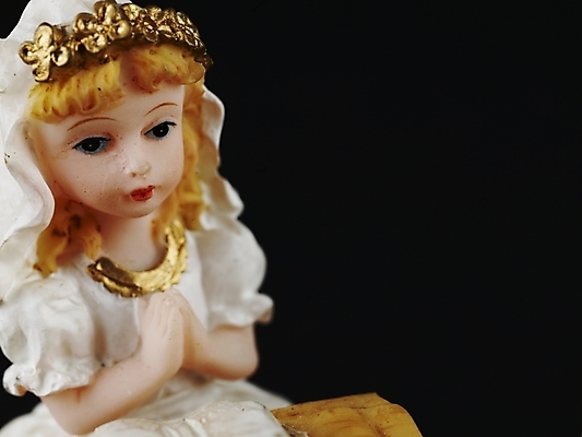 포토 JPG 스튜디오촬영 드레스 여자 인형 실내 사람없음 장식 가로 장난감 피규어 기도 오브젝트 여자만 국내포토 옷 사람 내부 미니어처 파일형식