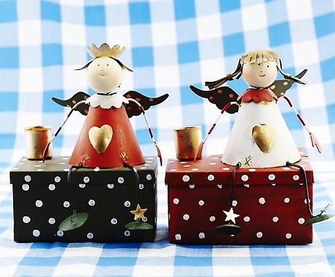 포토 JPG 스튜디오촬영 인형 날개 실내 사람없음 장식 가로 장난감 피규어 식탁보 하트 오브젝트 국내포토 모양 내부 미니어처 파일형식