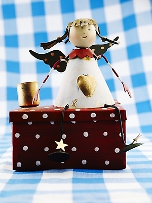 포토 JPG 스튜디오촬영 인형 날개 실내 사람없음 세로 장난감 식탁보 하트 오브젝트 국내포토 모양 내부 파일형식