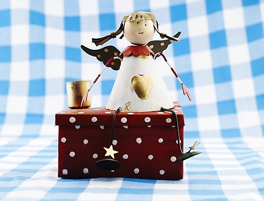 포토 JPG 스튜디오촬영 인형 날개 실내 사람없음 장식 가로 장난감 피규어 식탁보 하트 오브젝트 국내포토 모양 내부 미니어처 파일형식