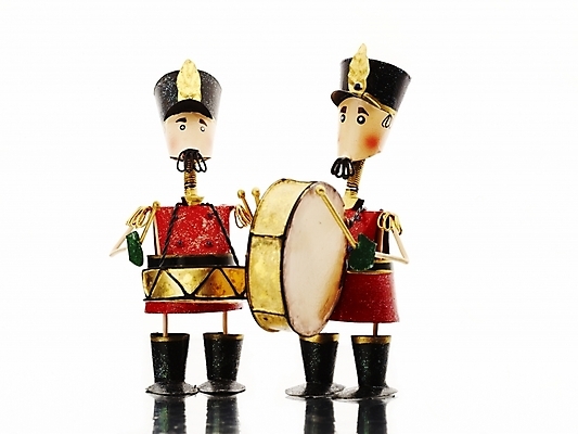 포토 JPG 스튜디오촬영 악기 인형 타악기 실내 누끼 사람없음 장식 가로 빨간색 장난감 피규어 금색 북 오브젝트 병정 군악대 국내포토 음악 컬러 내부 미니어처 파일형식