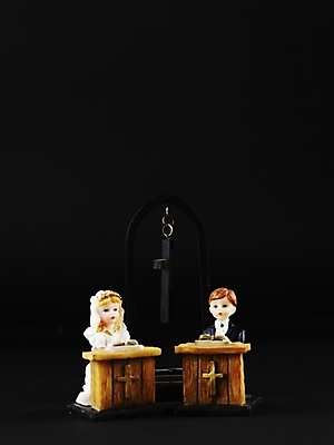 포토 JPG 스튜디오촬영 부부 기독교 종교 신부 인형 신랑 십자가 실내 누끼 사람없음 장식 세로 피규어 오브젝트 성경공부 국내포토 커플 결혼 내부 학습 미니어처 파일형식