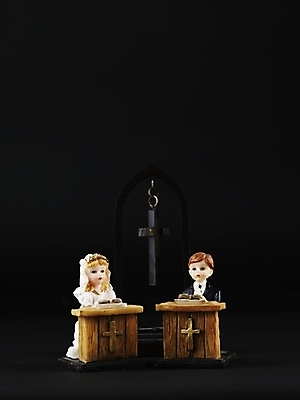 포토 JPG 스튜디오촬영 부부 기독교 종교 신부 인형 신랑 십자가 실내 누끼 사람없음 장식 세로 피규어 오브젝트 성경공부 국내포토 커플 결혼 내부 학습 미니어처 파일형식