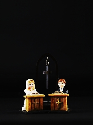 포토 JPG 스튜디오촬영 부부 기독교 종교 신부 인형 신랑 십자가 실내 누끼 사람없음 장식 세로 피규어 오브젝트 성경공부 국내포토 커플 결혼 내부 학습 미니어처 파일형식